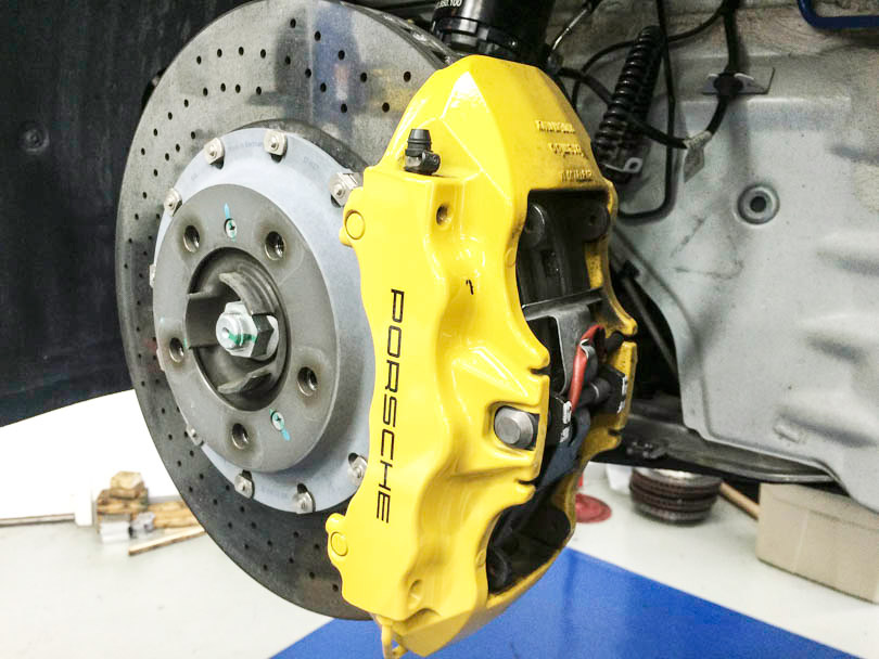 porsche-997-GT3-front-brake-calipers